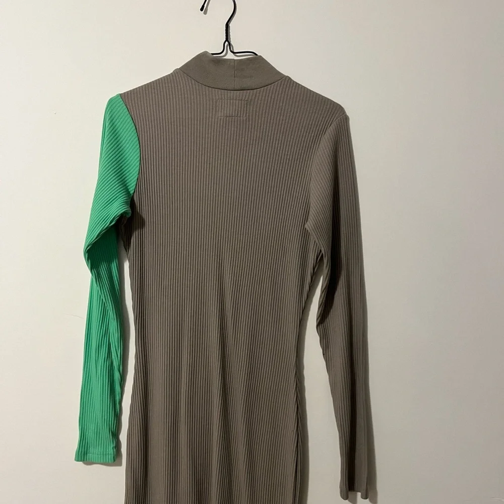 Stussy Taupe and Green Long Sleeve Dress - Picture 8 of 8